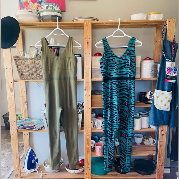 Lot of 2 Fabletics Motion 365+ jumpsuits EUC - Picture 15 of 16
